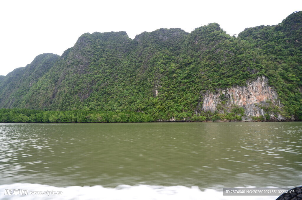 山水相依的秀丽江景