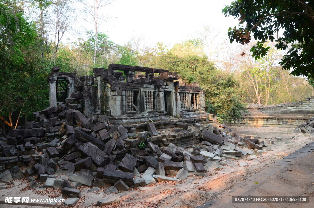 古老废墟展现历史沧桑