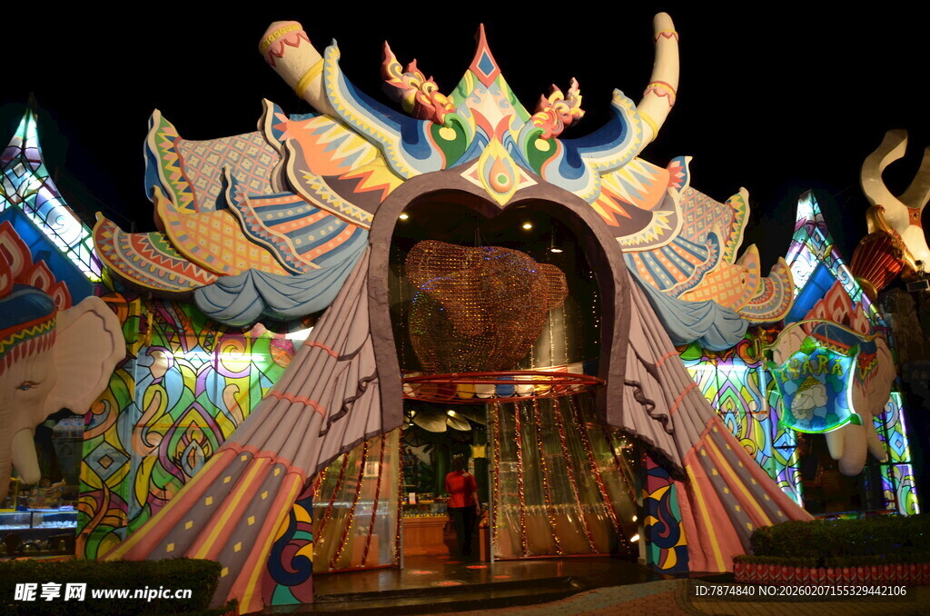 奇幻绚丽的特色建筑景观