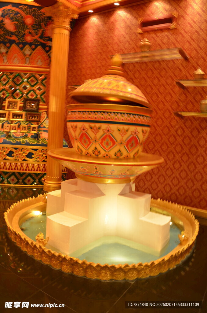 华丽金色喷泉装饰摆件