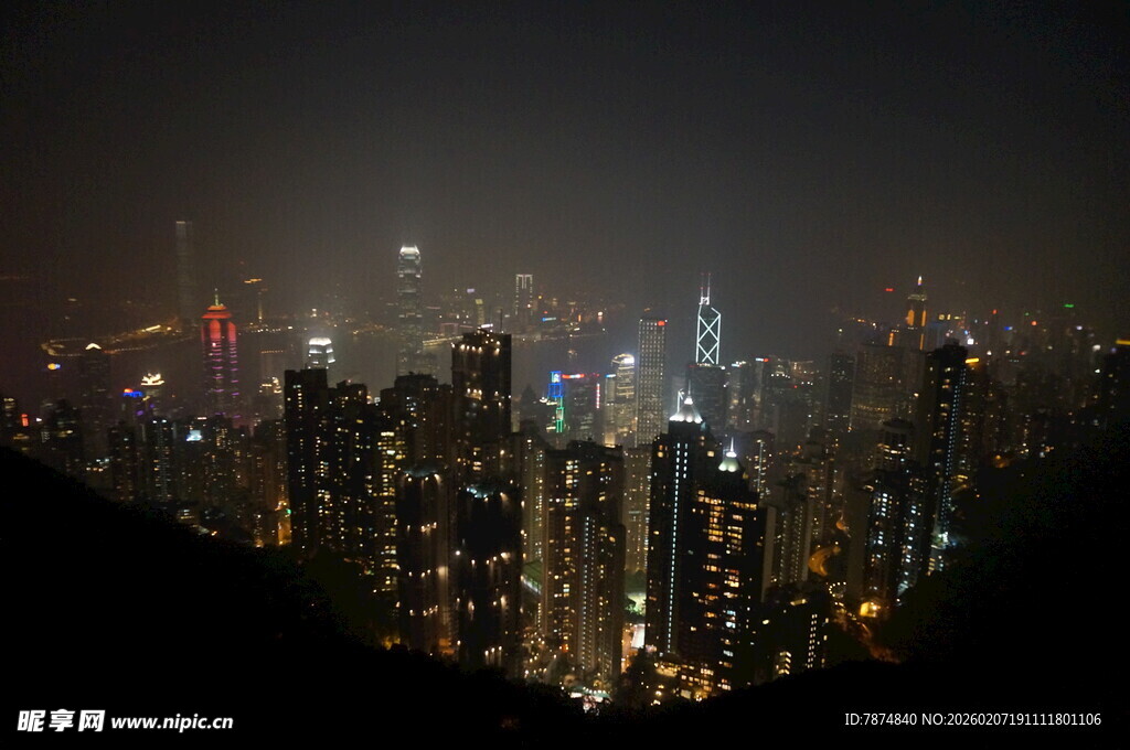 城市夜景璀璨高楼灯火
