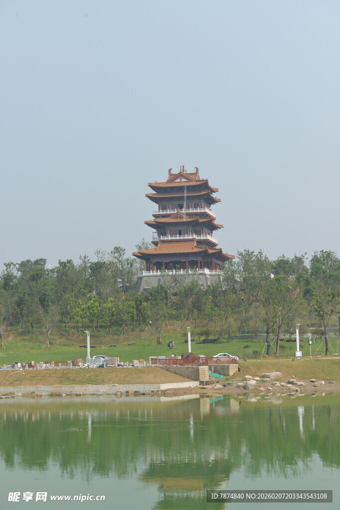 湖畔古楼美景
