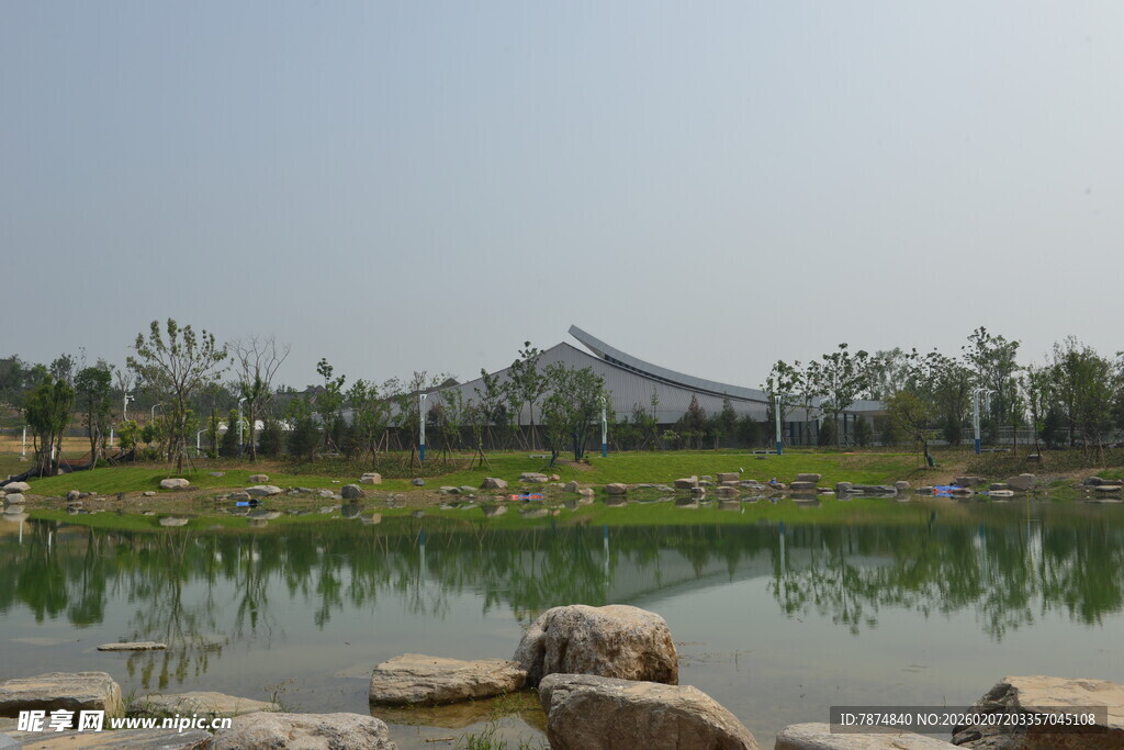 湖畔园林美景