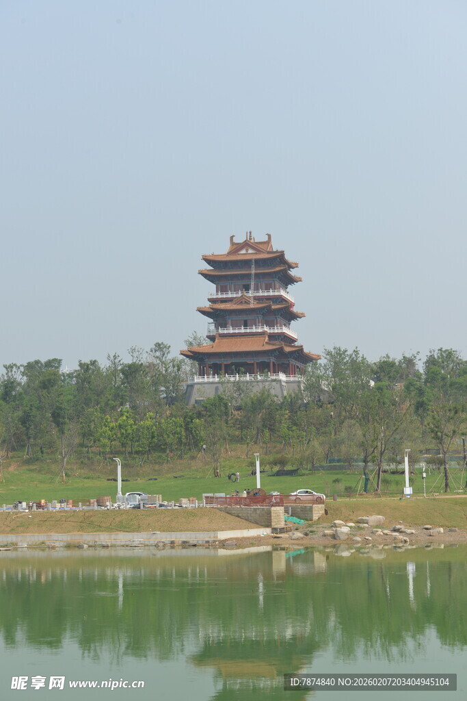湖畔古楼美景
