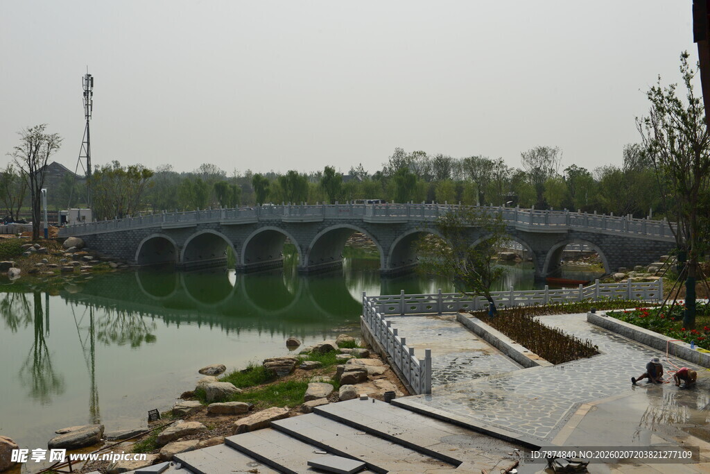 湖畔石桥风景