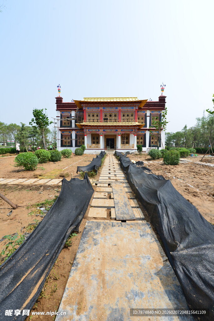 中式建筑施工场景