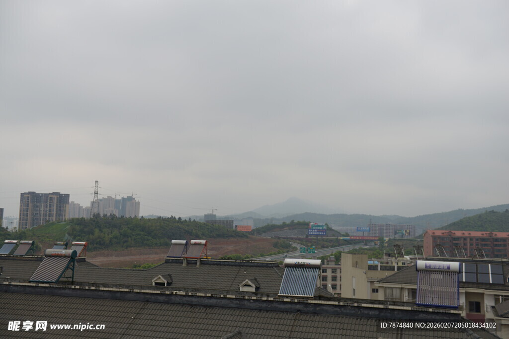 阴天城市远景