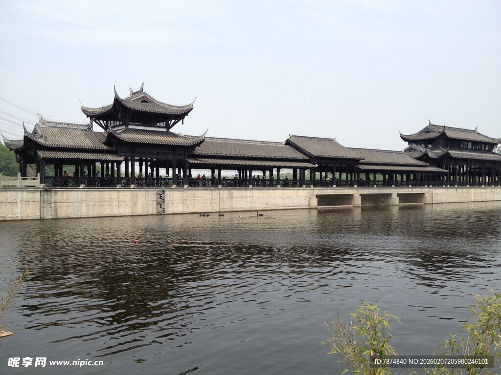 水上中式古建筑廊桥景观