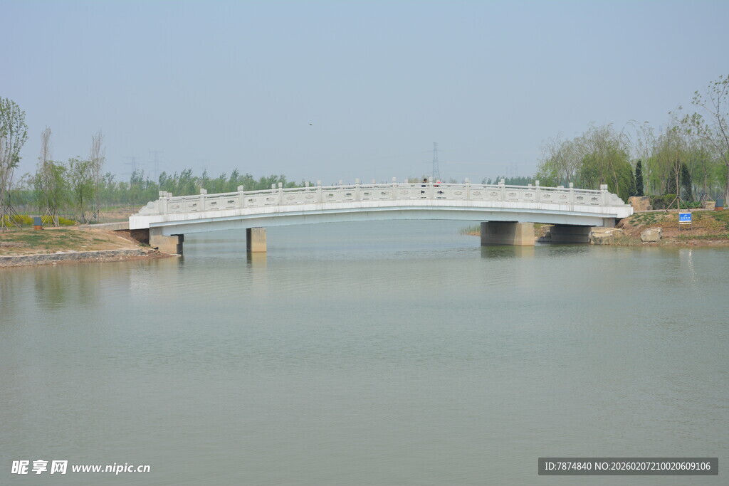 湖上石桥风景