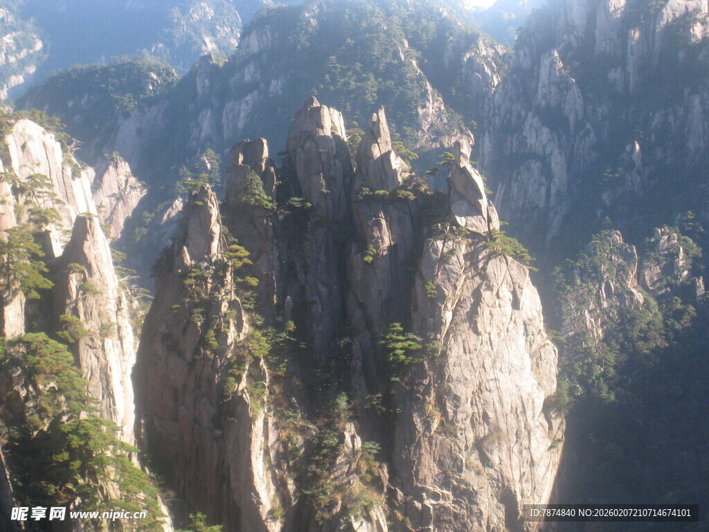 壮丽黄山奇峰景观