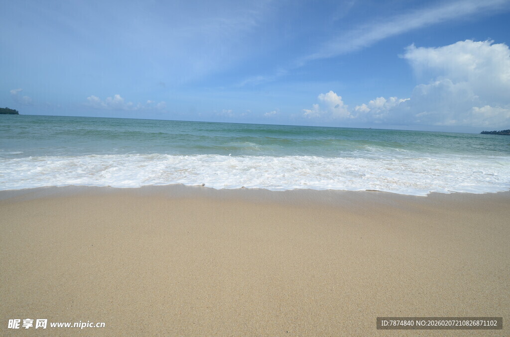 美丽沙滩与蔚蓝大海