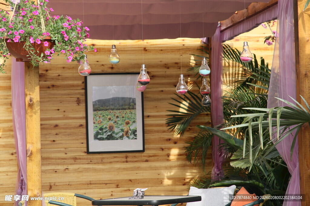 温馨木质风室内休闲角落