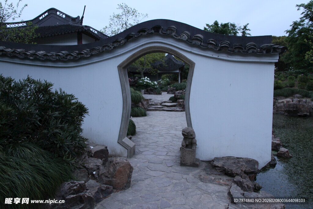中式园林拱门景观