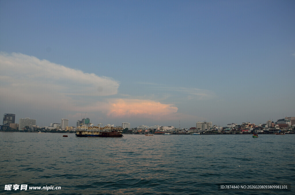 海上城市天际线景观