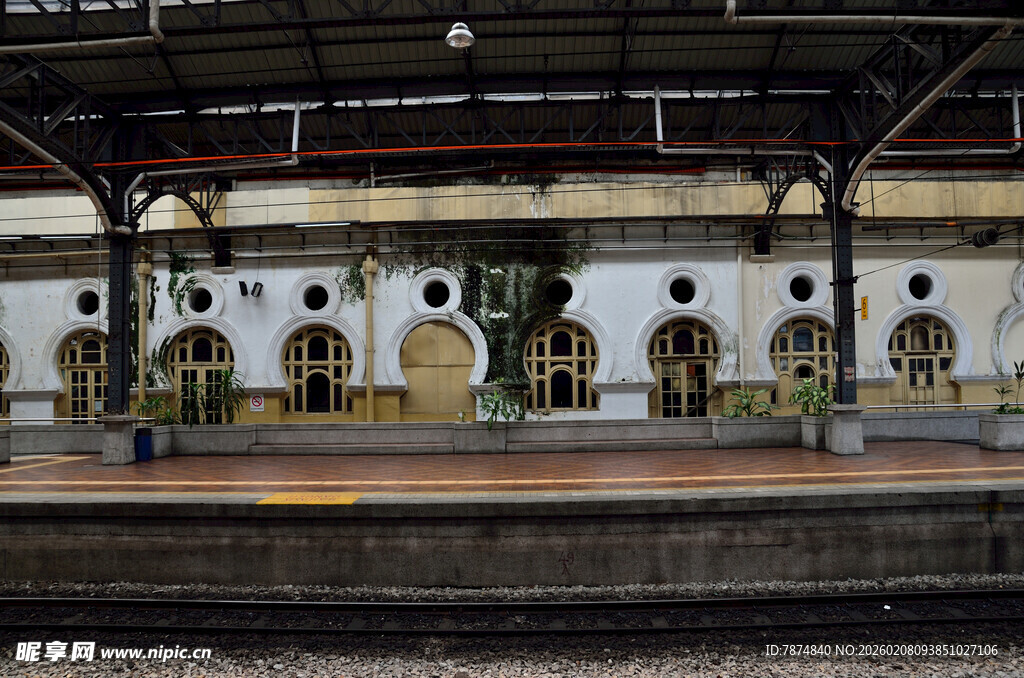 复古风格的火车站站台