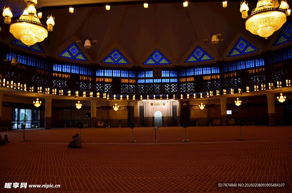 华丽大厅内的璀璨场景