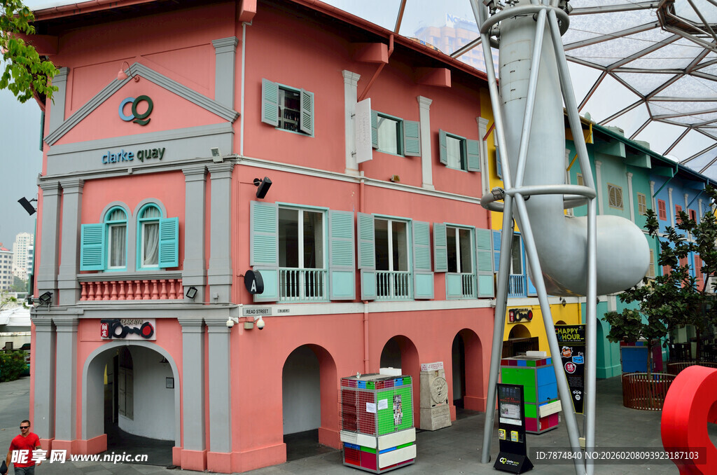 粉色复古风建筑外观