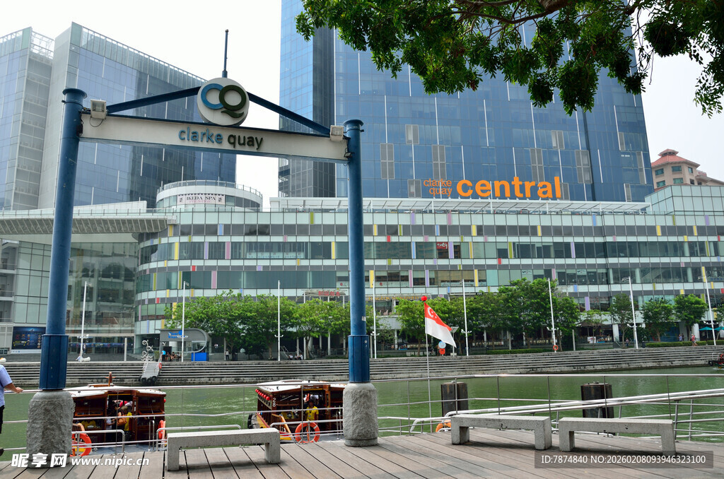 城市河畔现代建筑景观