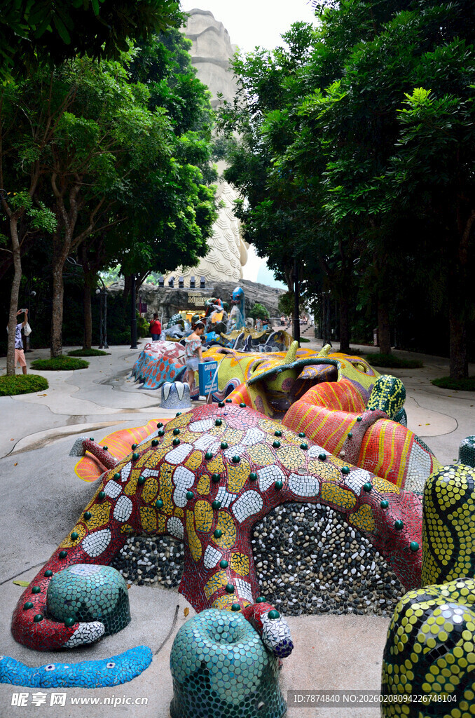 马来西亚街头多彩艺术雕塑景观