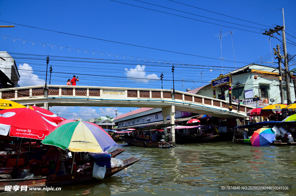 马来西亚水上集市多彩景象