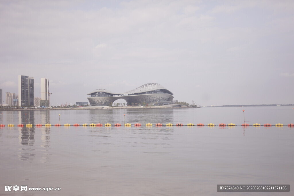 湛江湖畔现代建筑景观