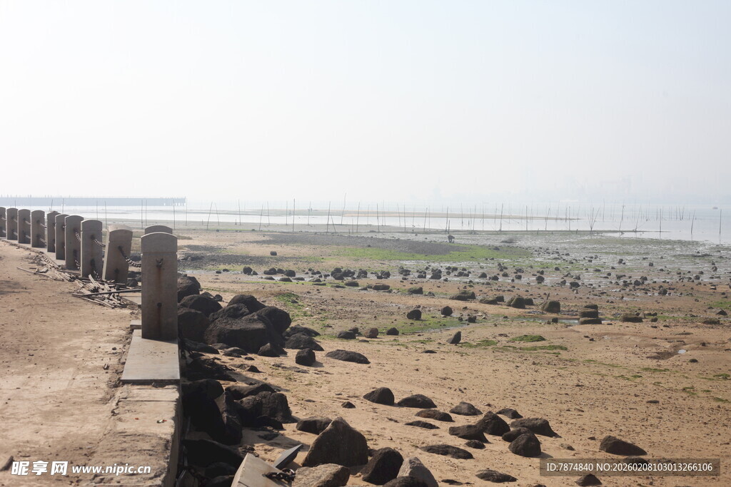 湛江海边石砌景观与瞭望设备