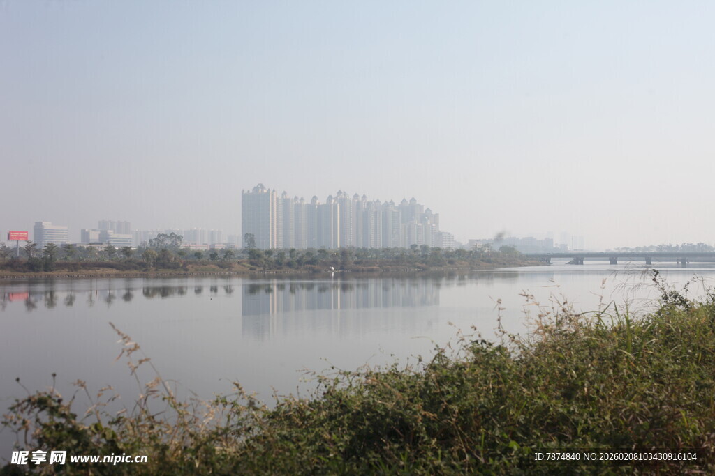 湛江河畔城市风光远景
