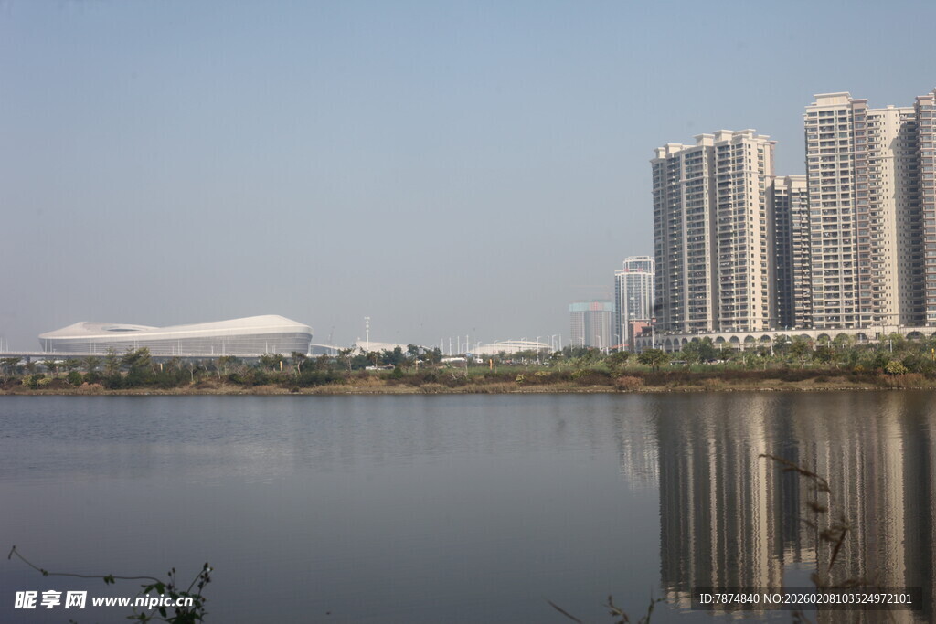 湛江湖畔高楼景观
