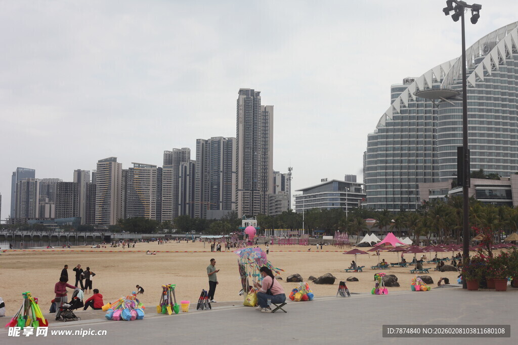 湛江海滨城市沙滩休闲景象