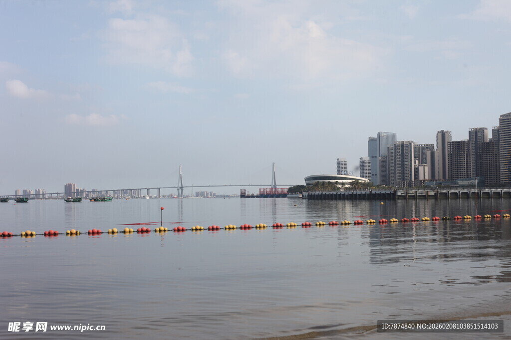 湛江海滨城市风光 水面与建筑