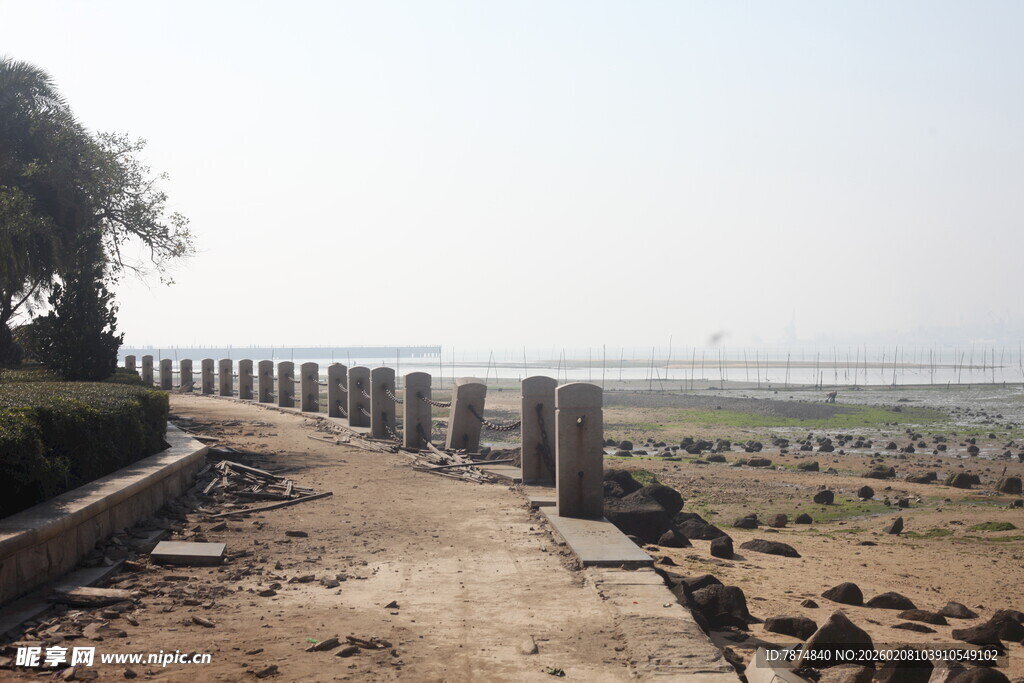 湛江河边石墩小路景观