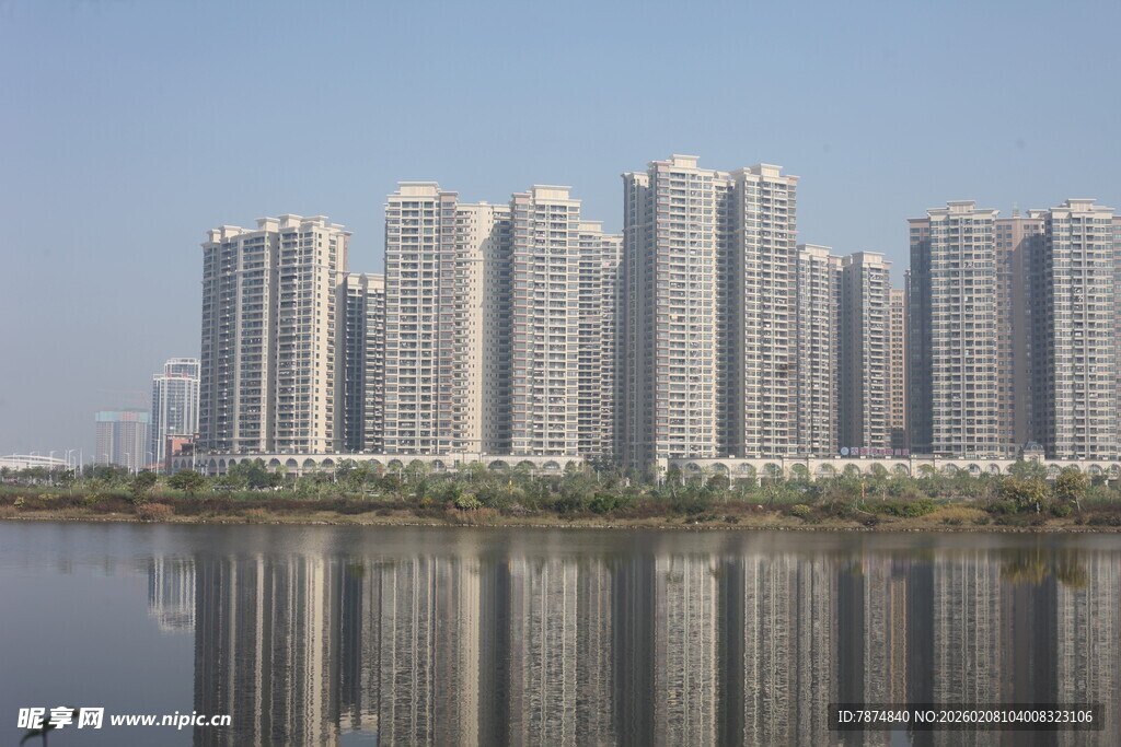 湛江湖畔高楼群 城市天际线