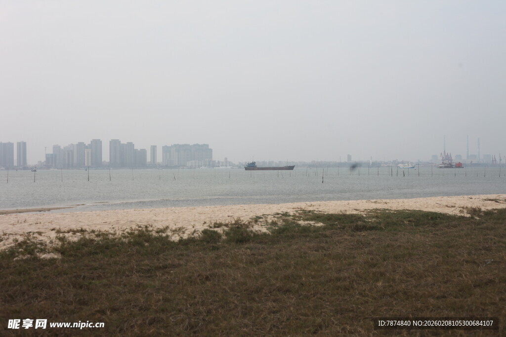 湛江海滨城市远景 朦胧海岸线