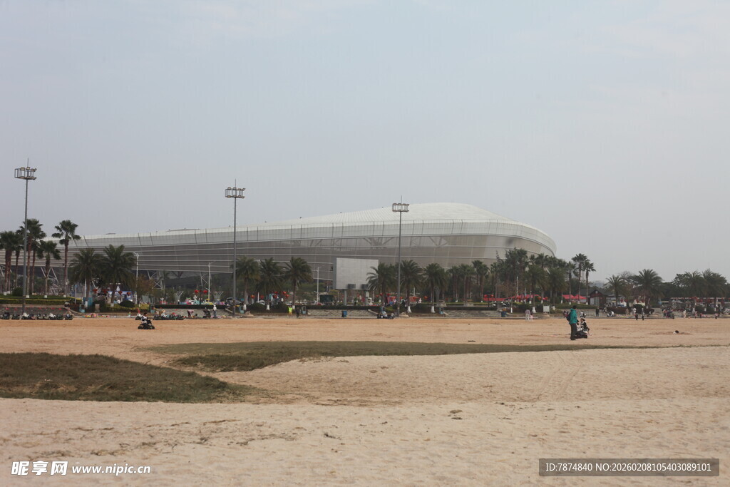 湛江海滨旁的大型建筑景观