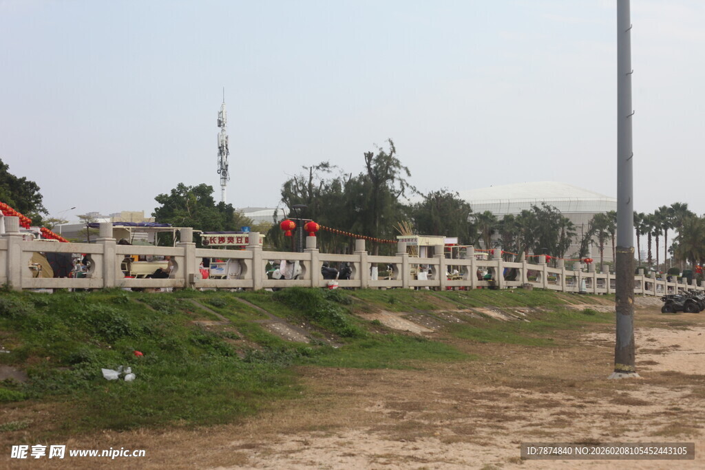 湛江户外白色围栏场景