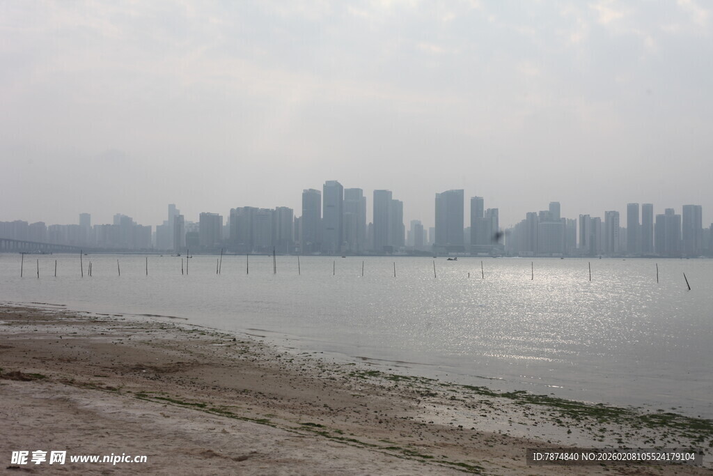 湛江江边城市景观远景