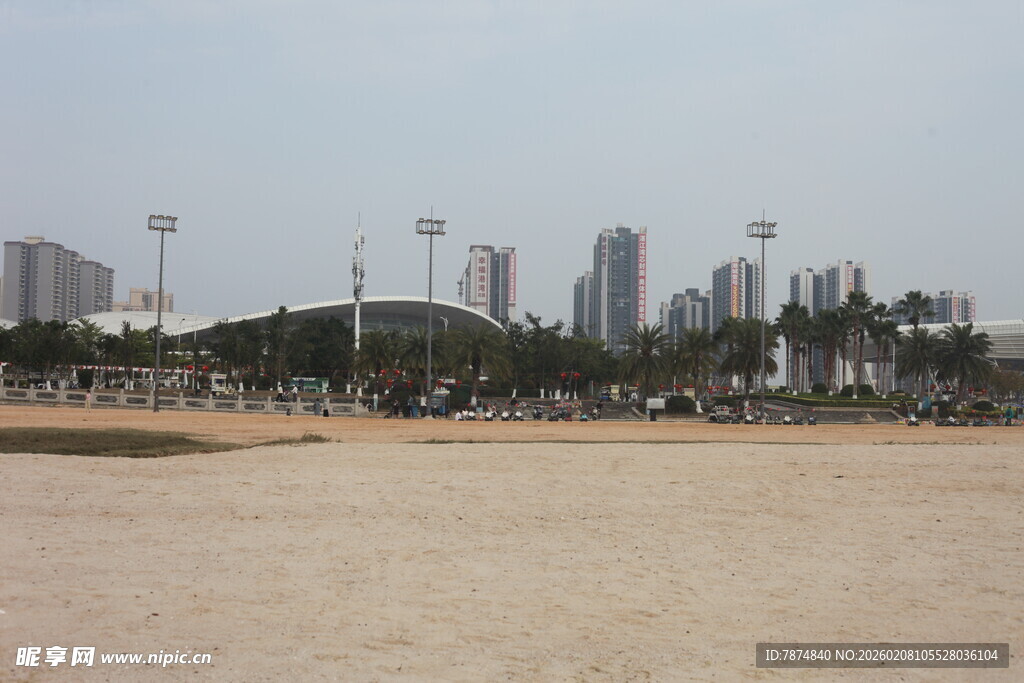 湛江城市边缘的开阔空旷场地