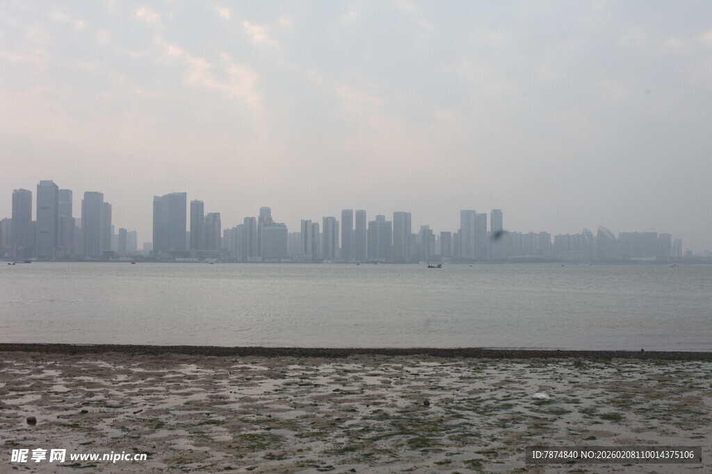 湛江城市江畔远景风光