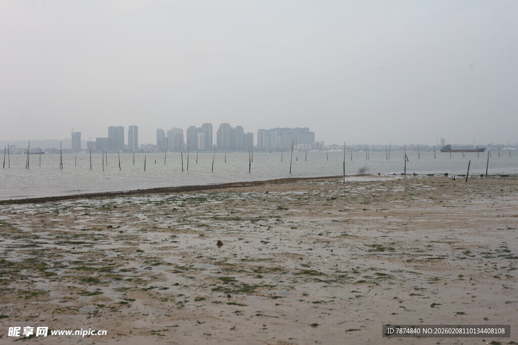 湛江海滨城市远景沙滩景象