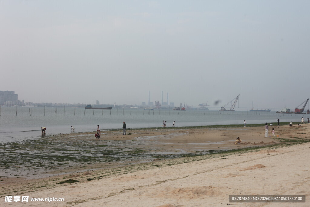 湛江海滨风光 沙滩上的悠闲景象