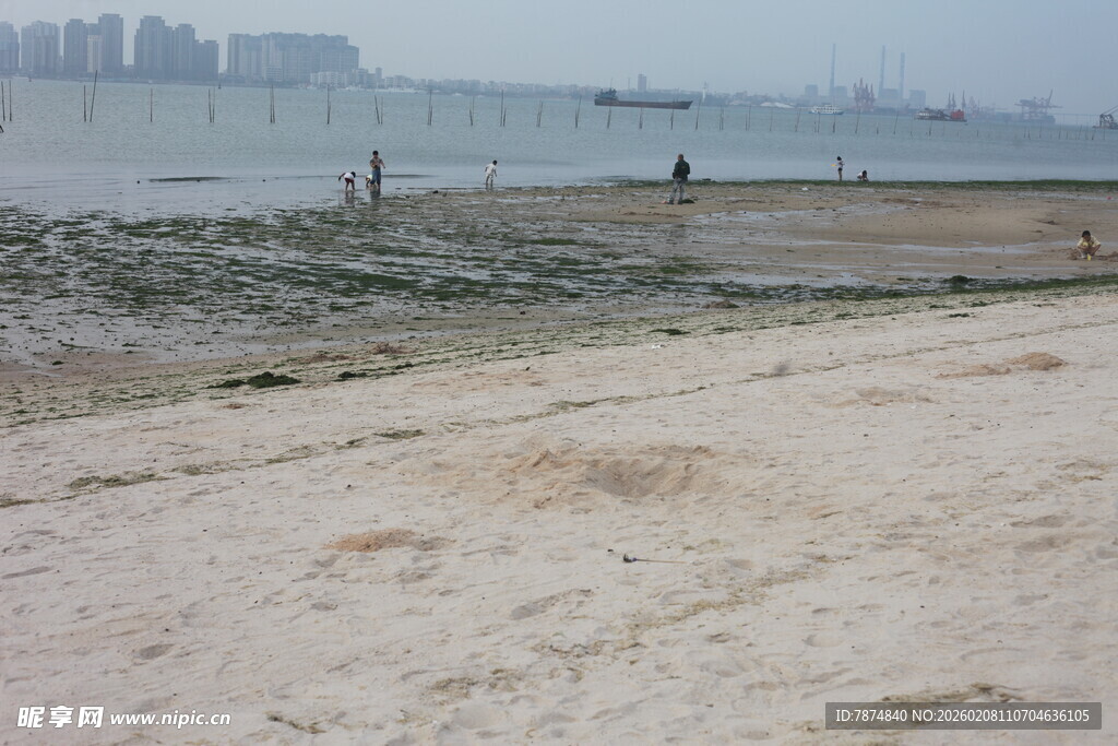 湛江海边沙滩景象