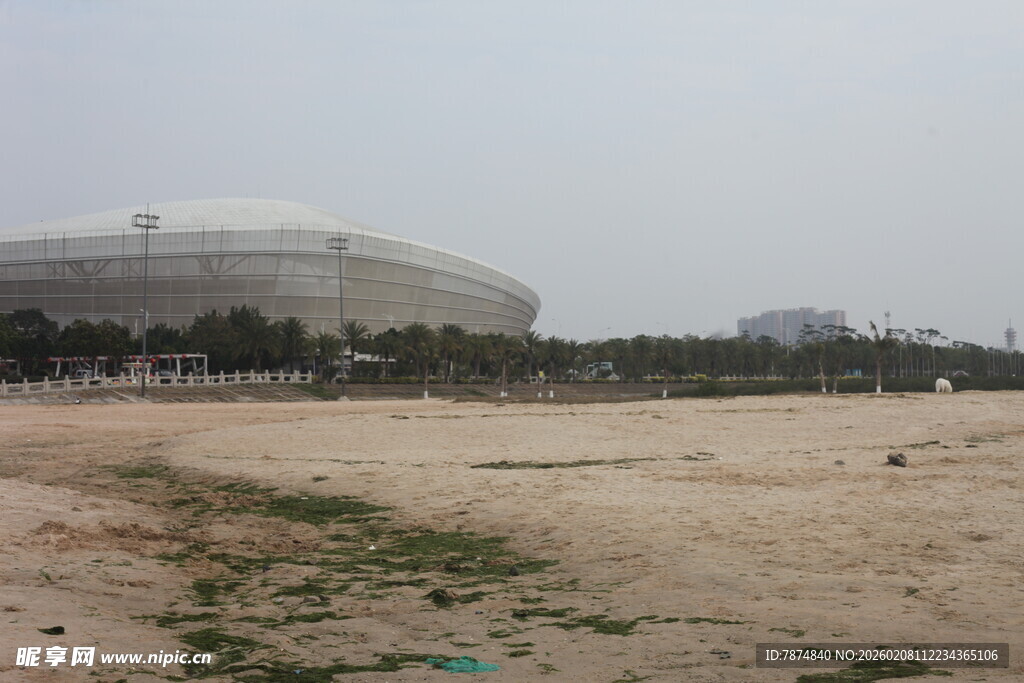 湛江户外体育场周边空旷景象