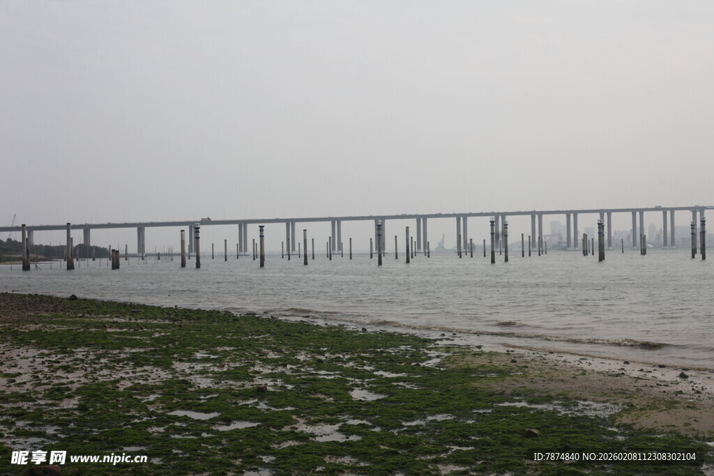 湛江海滨长桥 雾霭中的景致