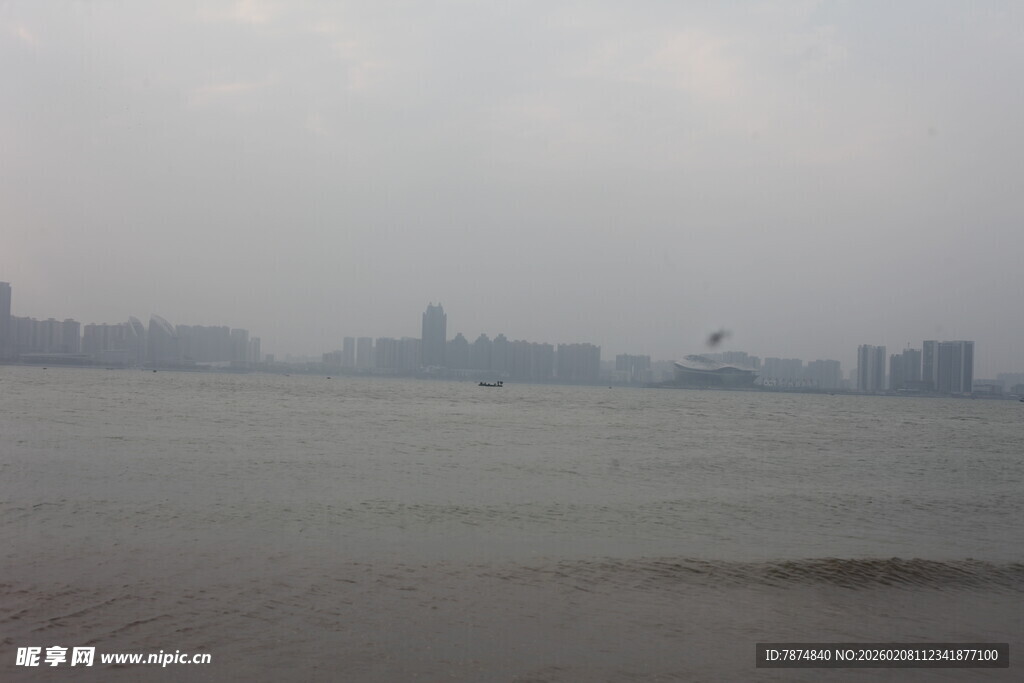 湛江江边城市远景