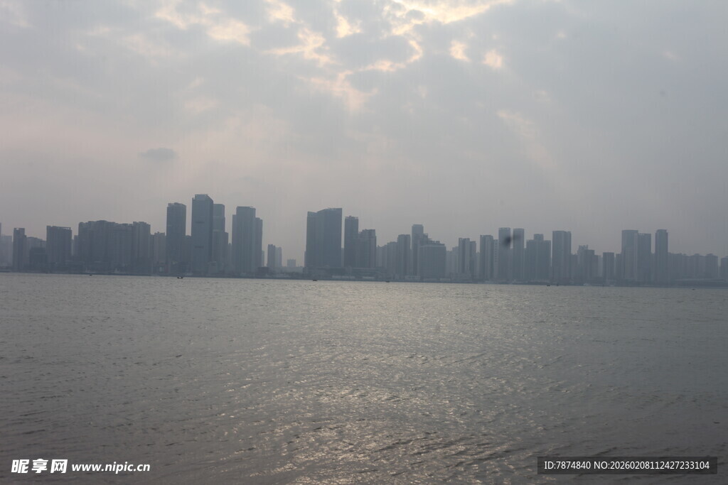 湛江城市江畔天际线风景