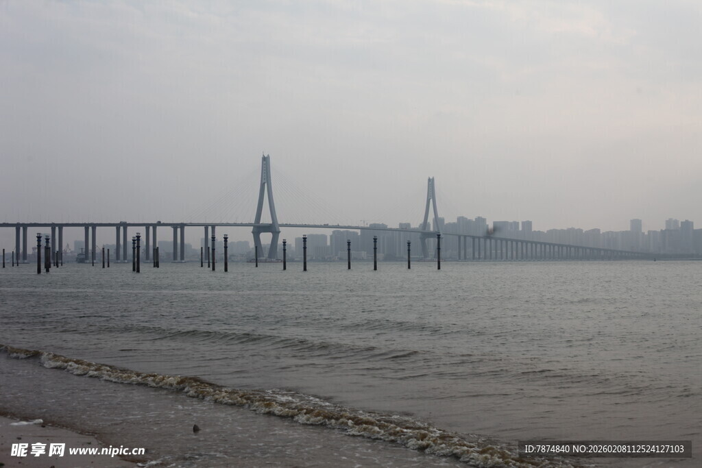 湛江江边大桥远景