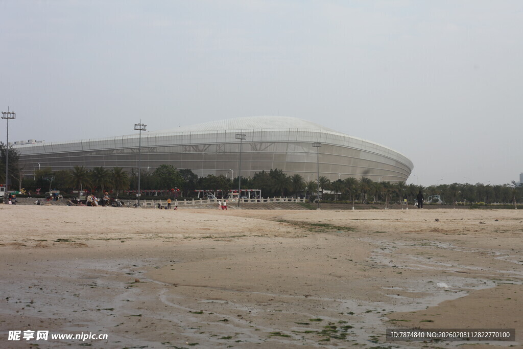 湛江海边的大型体育场