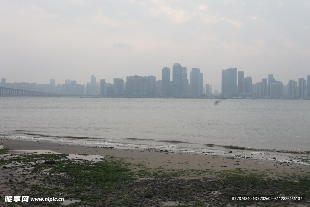 湛江江边城市景观远景