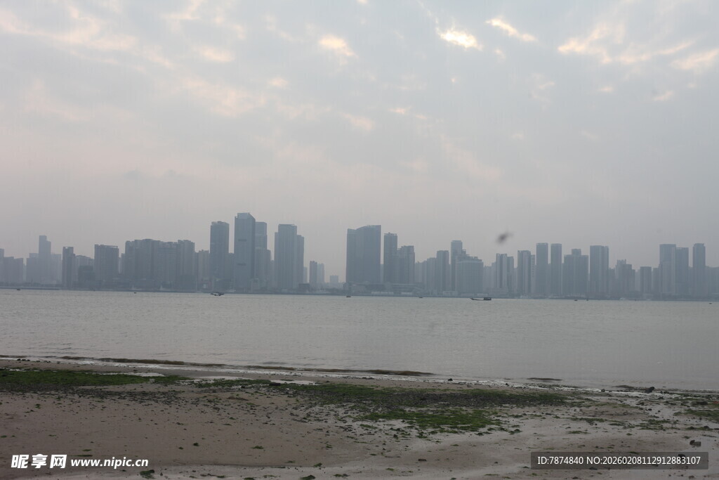湛江城市天际线与水边景致