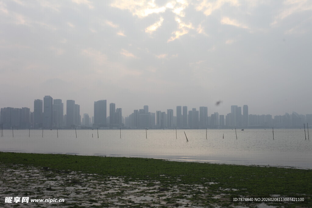 湛江湖畔城市天际线景观